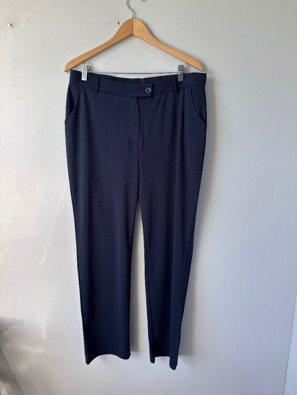 Design in Italy, navy dress pants stretch